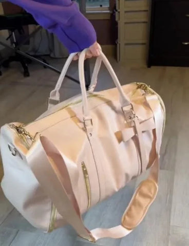 Claire holding her blush pink Luhxe bag by the handles